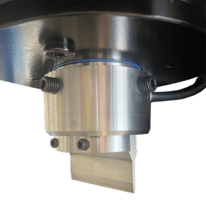 Piston end cap with integrated tool slot on hydraulic press for custom tools.